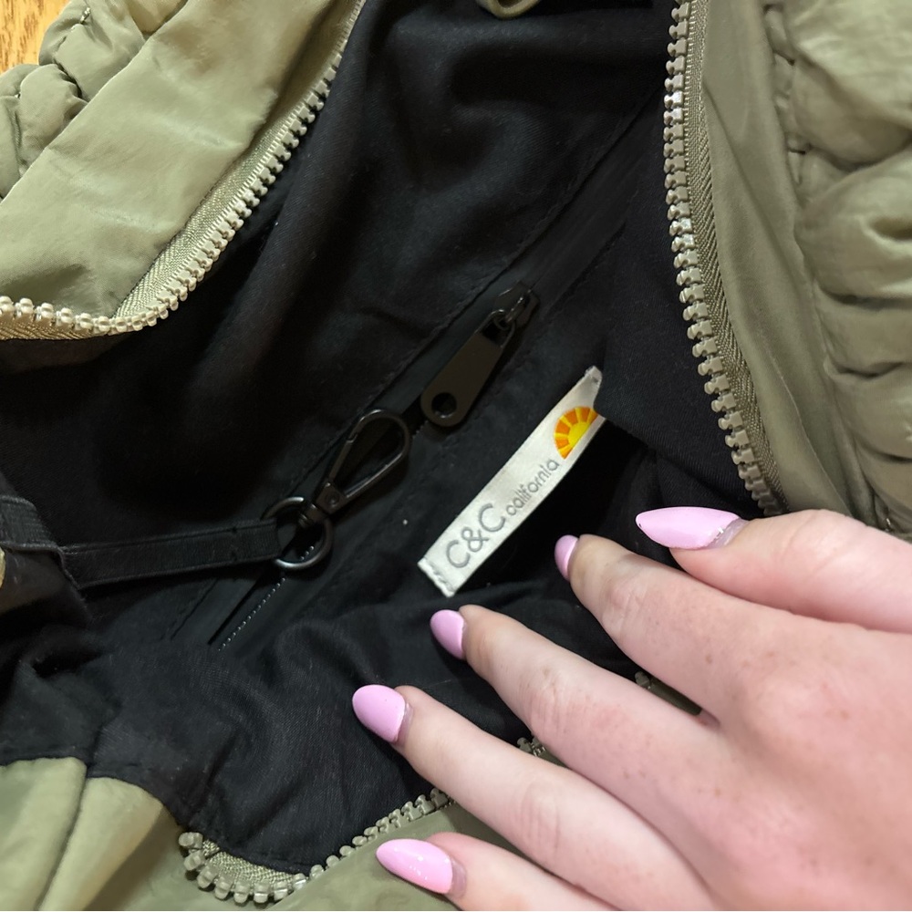 LAST CHANCE! Women's Olive Quilted Shoulder Bag - Picture 8 of 8
